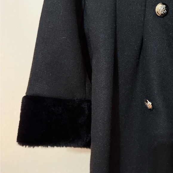 Elegant Black Double-Breasted Women's Coat - Picture 3 of 5